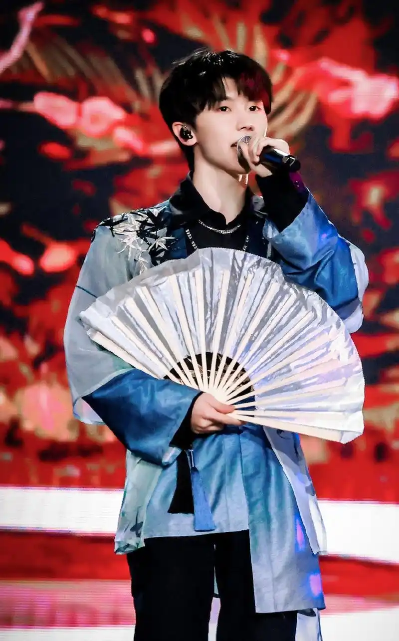 时代少年团马嘉祺国风舞台图片:太帅了吧