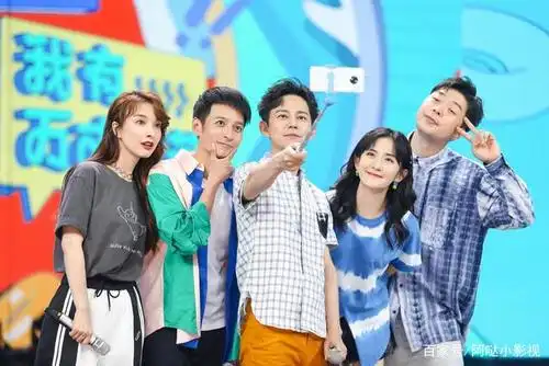 多年以来,大家在《快乐大本营》看见吴昕,而且她永远排在角落,为此