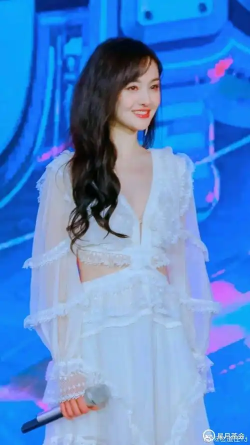 这个滤镜好美啊,郑爽增肥吧,维持在生日会的体重就好