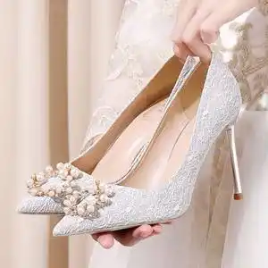 白色珍珠婚鞋图片