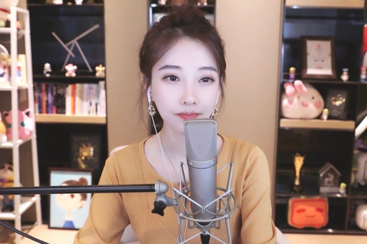 网络歌手转型专业歌手,冯提莫算不算成功?