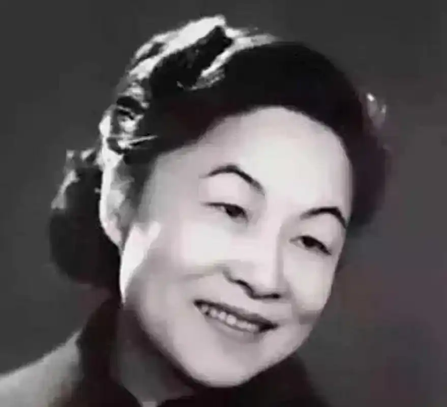 领动计划# 1966年,杨绛被剃成为了"阴阳头",那时候很多人都担忧她