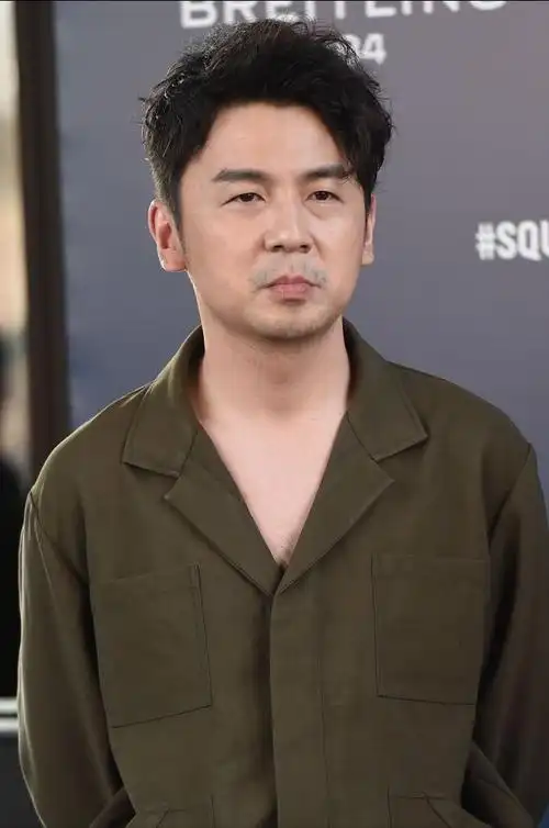 回顾雷佳音因初恋女友15岁辍学与大学同学结婚育有一女太幸福