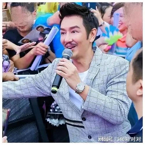 "科技脸"和"自然脸",老后差距有多大?还是叔圈天菜有看点