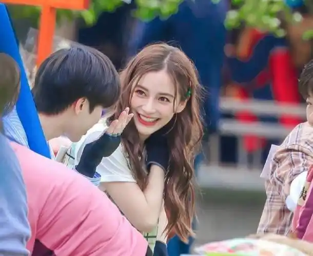 baby和蔡徐坤同框画面曝光,豪门姐弟太养眼._黄晓明_李菲儿_事情