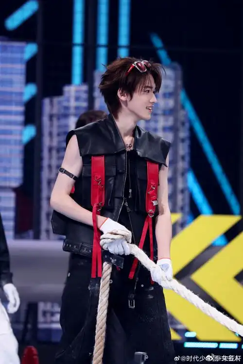 宋亚轩一款机车风的老公##宋亚轩袖箍