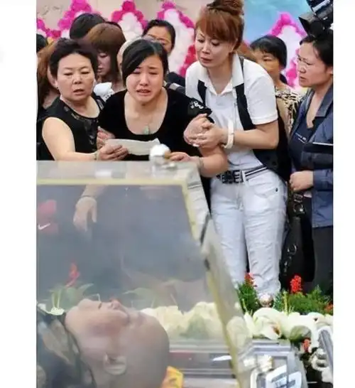 2008年,演员刘德一病逝后的遗容,照片中神态非常安详