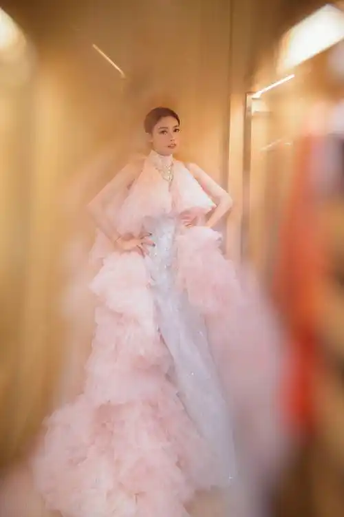 容祖儿粤语主持大湾区新年音乐会演唱歌曲彩云追月舞台梦幻唯美