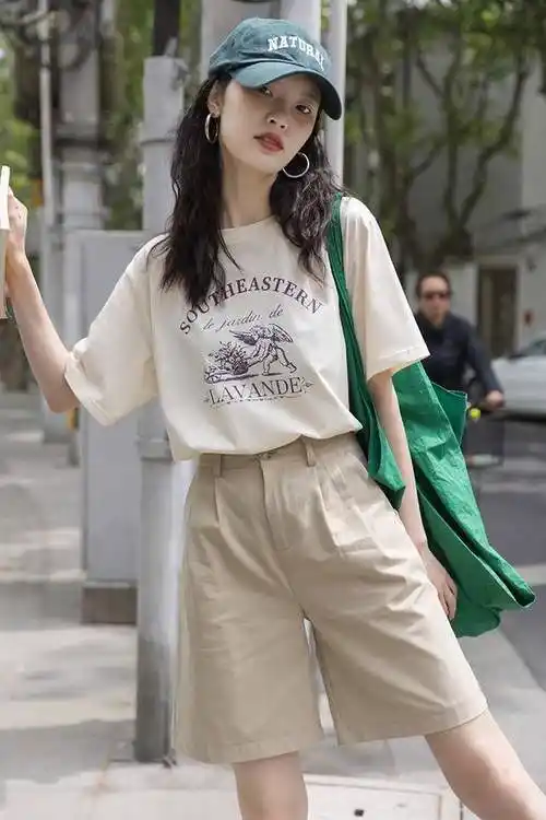 简简单单的t恤不挑身材也不挑年龄谁穿谁好看