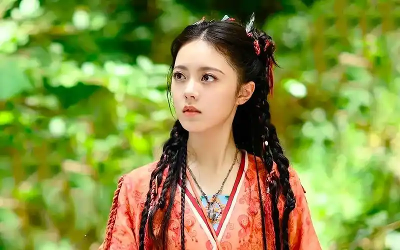 玲珑:即使是大黑眉毛,也挡不住赵今麦的灵动,这才是少女感