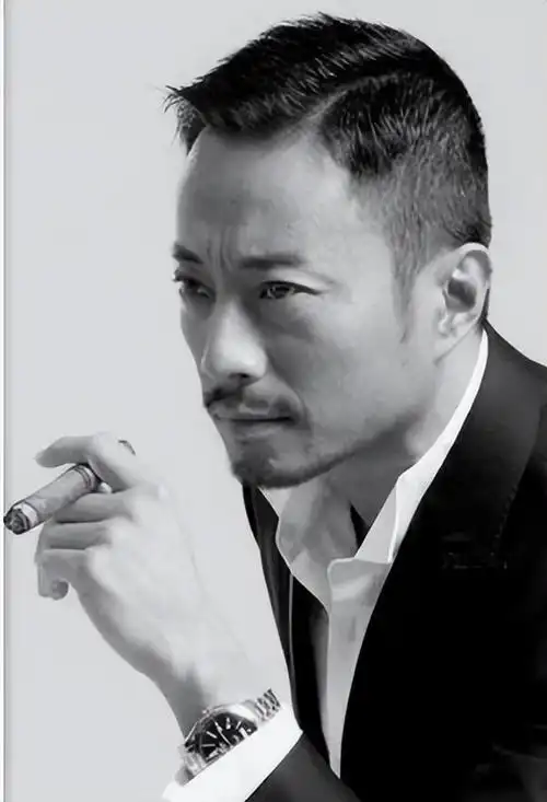 娱乐圈的8位"大叔圈顶流",越老越有魅力,连褶子都有男人味