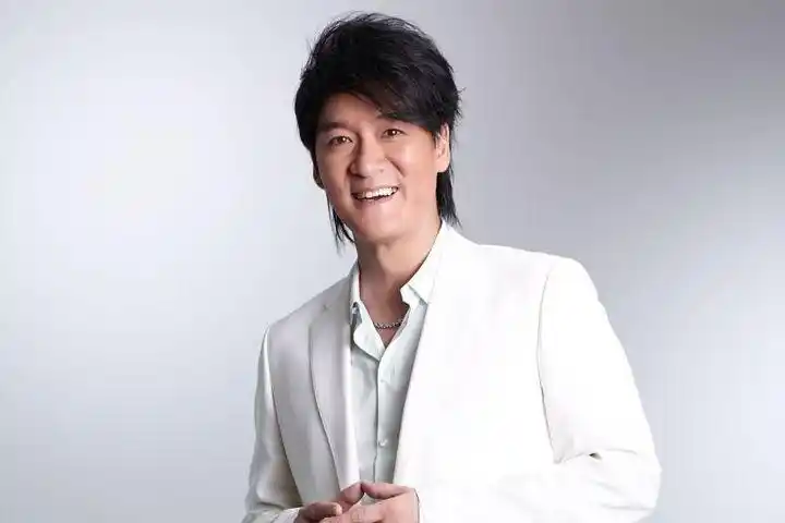 周华健(emil wakin chau),1960年12月22日出生于中国香港西营盘,祖籍