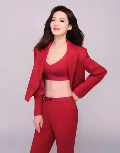 李沁:整组照片美爆了,甜美的笑容令人心动_漂亮_运动服_白色