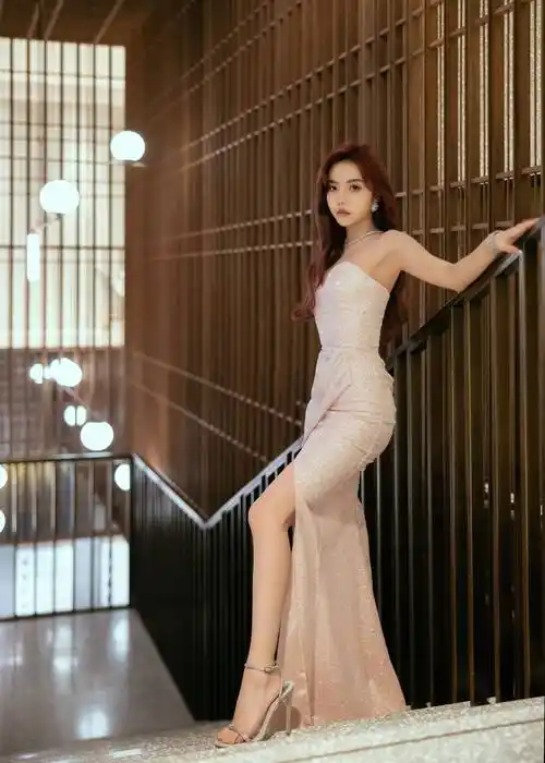 搜狐娱乐讯 9月25日,女子组合the9成员安崎的一组