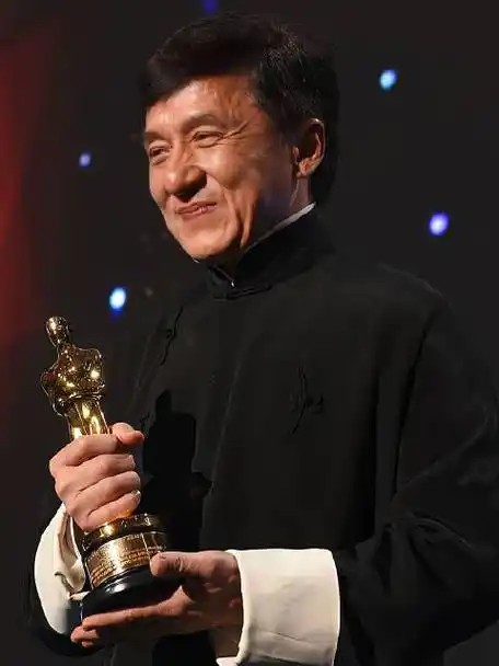 成龙获奥斯卡终身成就奖发表感言!