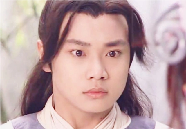 曾经的童年男神,如今被三线演员牵着鼻子走,曹骏到底怎么了?