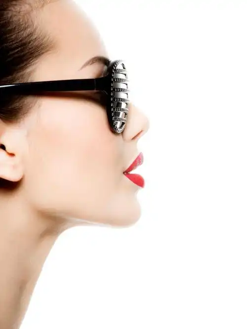 红唇戴黑色墨镜的美女图片id: 136128 带着黑色墨镜的美女侧脸图片id