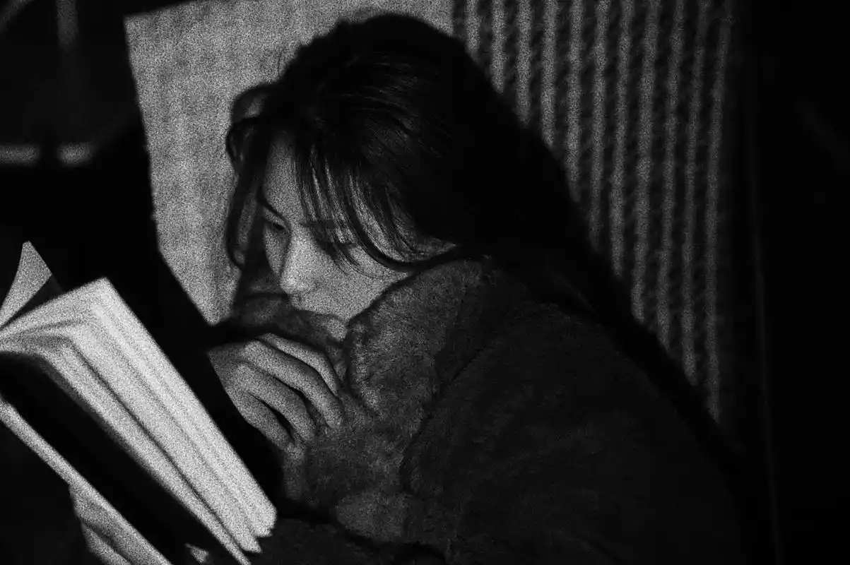 百年孤独观后感#摄影 #黑白系 #图文伙伴计划 #客片分享  - 抖音