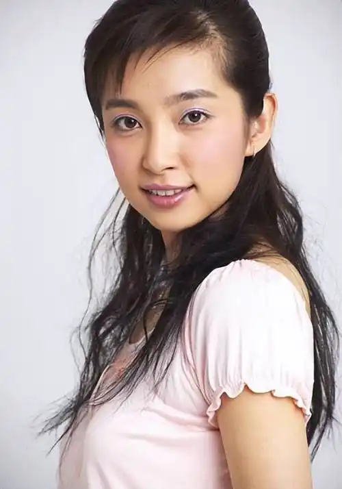 谈小16岁男友,为公益"献身",已经51岁的李冰冰仍然不服老!