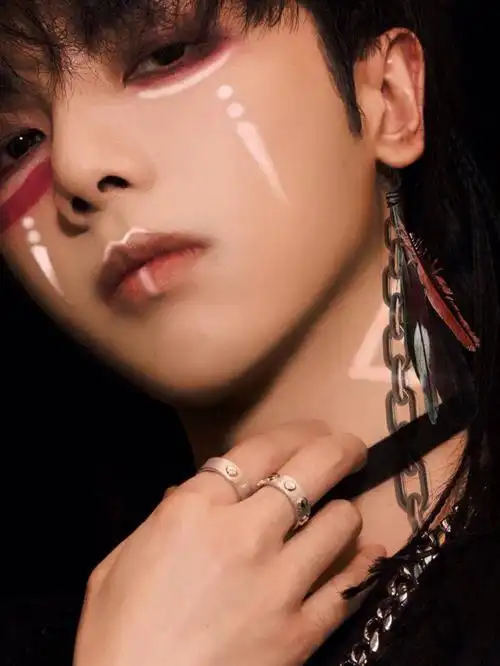 看看我相册里面的绝美华晨宇