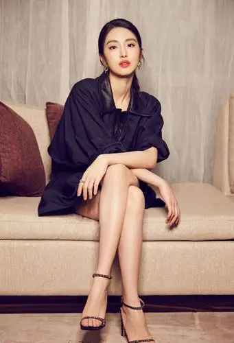 杨采钰疑与富商分手 , 这段不被看好的恋情还是结束了!