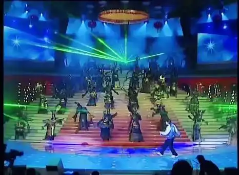 龙拳 尬# 2004央视春晚:周杰伦实力献唱《龙拳》,超强节奏感燃