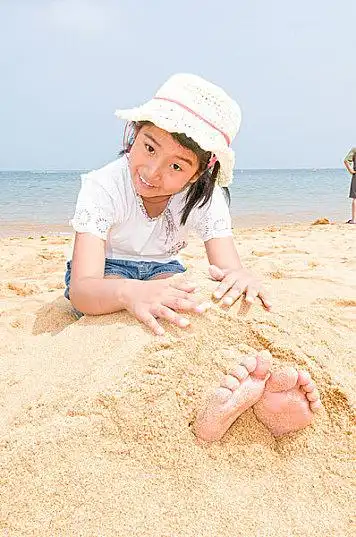 女孩,光着脚,沙滩,_高清图片_全景视觉