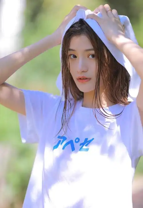 湿发美女性感甜美阳光写真,图片大全,高清,图库-回车桌面