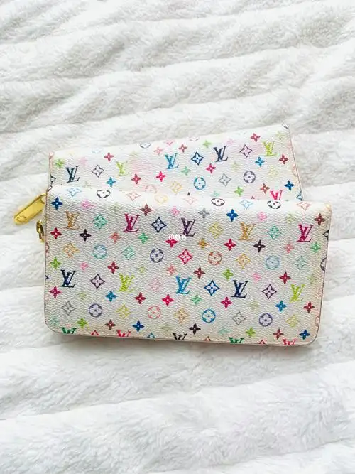 捡漏款lv白三彩钱包明码标价599