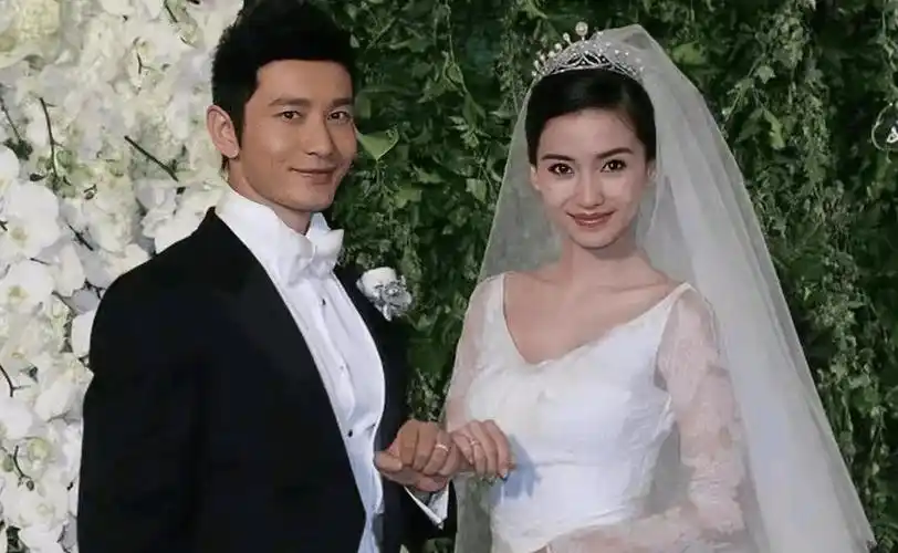 黄晓明杨颖带娃出游,穿情侣装疑似复合!一切为了孩子