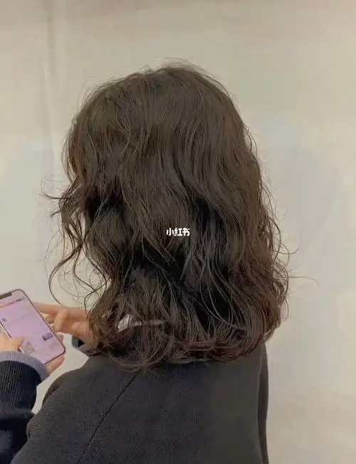 法式卷发很适合头发扁塌服帖的女生#减龄  #法式慵懒卷发  #法式烫发