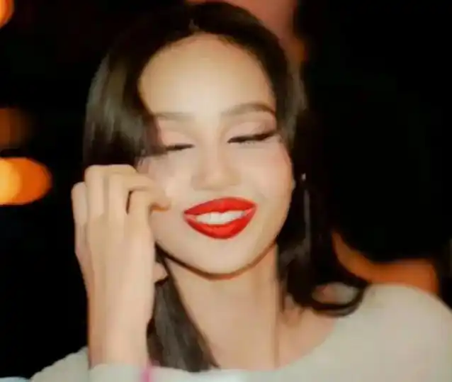 lisa疯马秀口红表情包 - 抖音