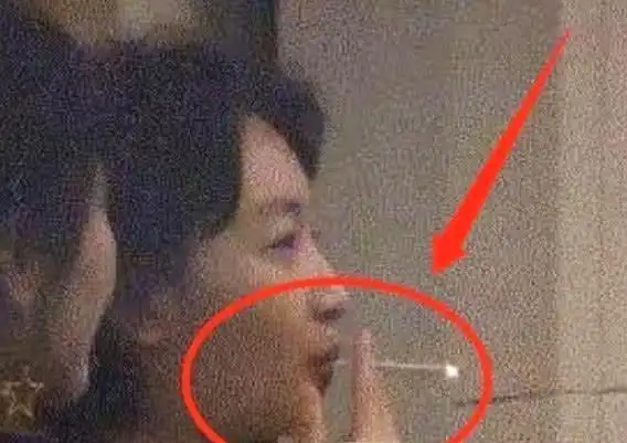 谢娜好友聚会视频流出,角落抽烟的她十分抢眼,网友:人设崩塌