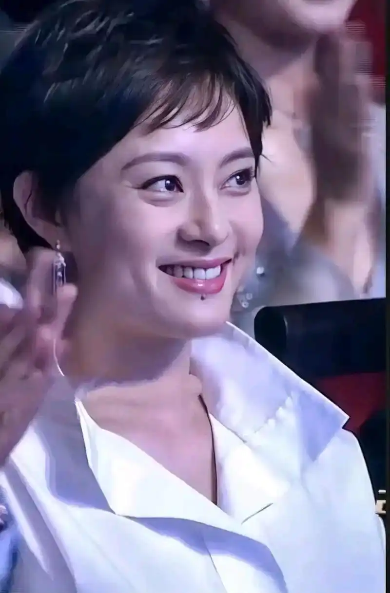 孙俪,原名孙丽,1982年9月26日出生于上海市,中国内地影视女演员,流行