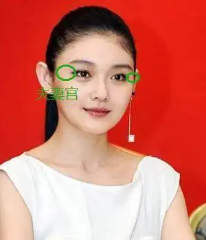 小桃讲过很多次了,最完美的夫妻宫请大家参考大s,完全没有凹陷,并且很