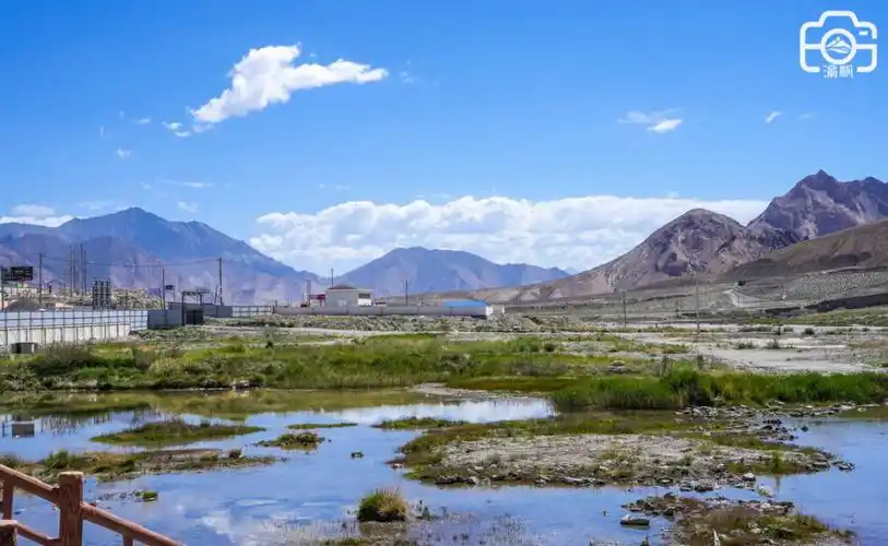 昆仑神泉,又名纳赤台清泉,位于万山之祖美誉的昆仑山深处,青海格尔木