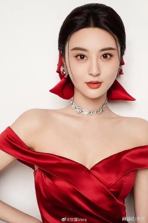 "火凤凰唐笑笑"甘露|演员_网易订阅