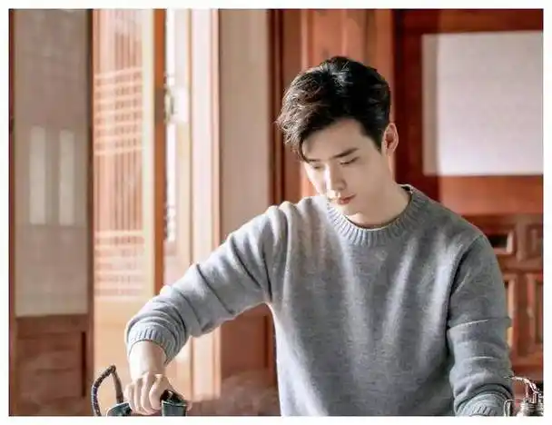 魅力无限的韩国欧巴你眼中的李钟硕是帅哥吗