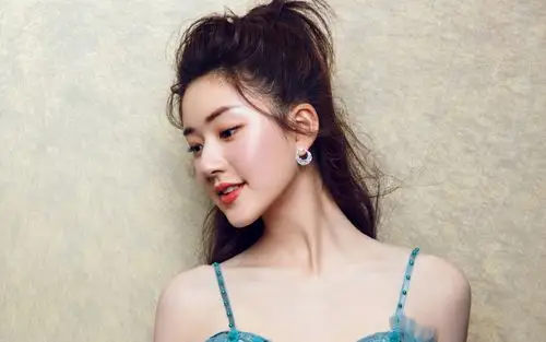 甜美女星赵露思清纯俏皮桌面壁纸图片