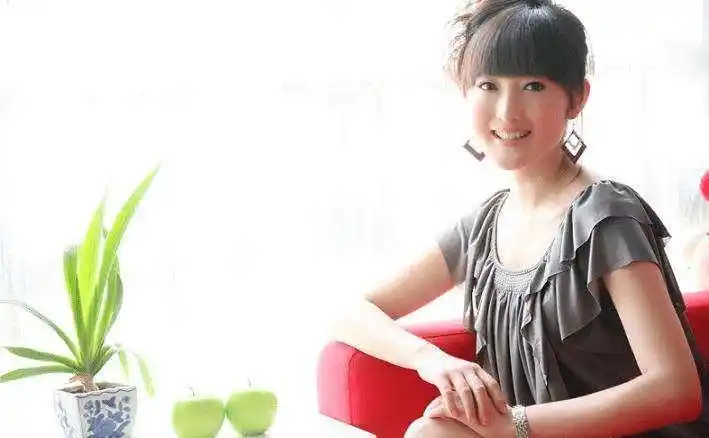 杨晓丽今年已经二十七岁了.在早年,她是一位童星出道的小演员.