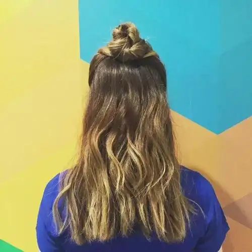 半丸子头又添时髦新款啦!|发型|长卷发|空气刘海|脸型_网易订阅