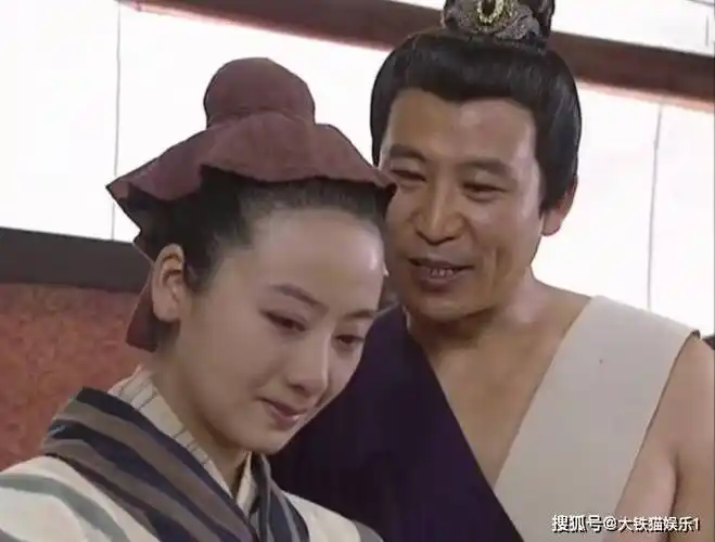 师小红小时候因为这个偏女性化的名字,没少被同学嘲笑,也因此干了不少