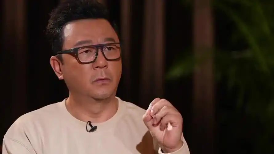 演员郭涛谈中年危机:不单单与钱挂钩,其实是对未来有一种恐惧感_凤凰