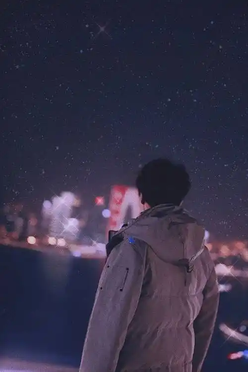 让温暖从背后慢慢包围过来王俊凯的背影可以做到