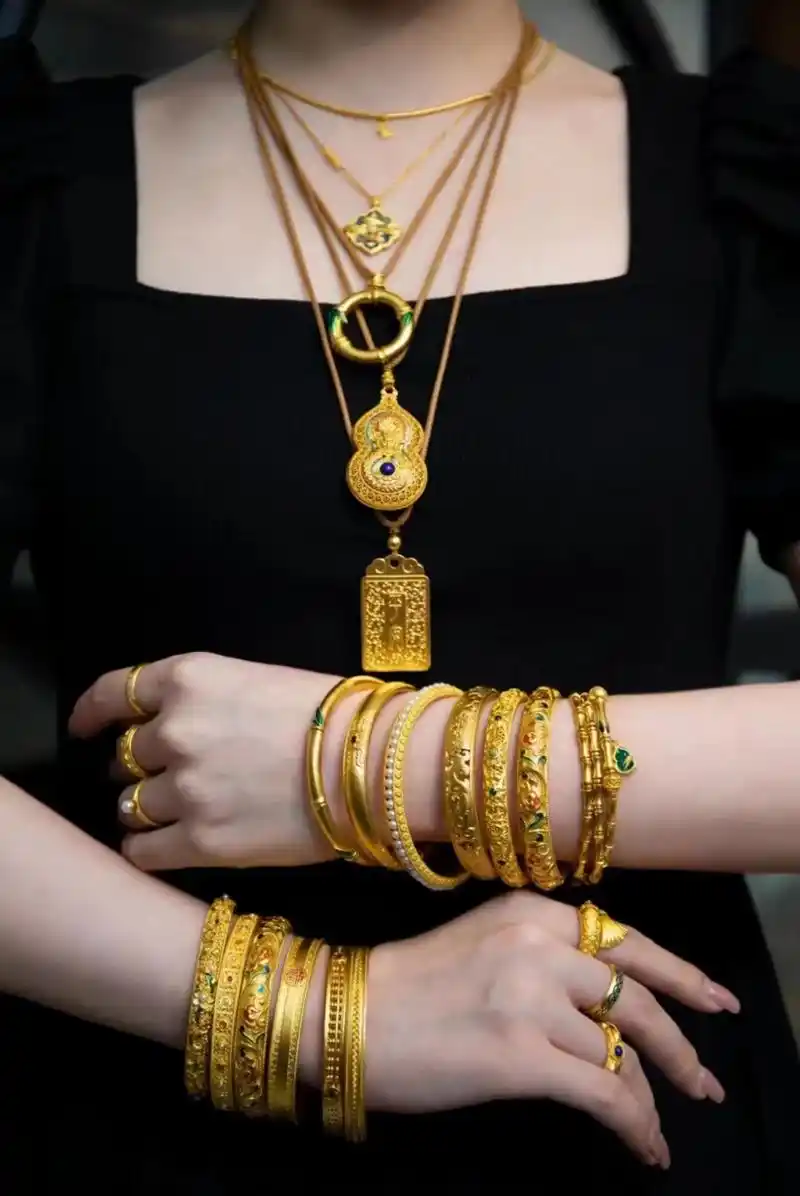 父母喜欢图1这种猪排项链,说是多子多福,好寓意.