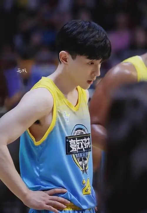 邓伦参加活动裤子太小,他的臀部太太太翘了!|腹肌|肌肉|南叔_网易订阅