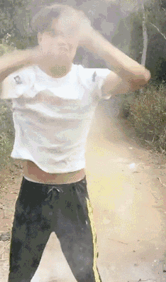 甩头尬舞扬灰gif 动图_动图_gif_舞扬_甩头表情一起嗨起来 跟着我甩头