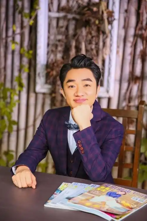 煽风团长王祖蓝耳边疯被遥控大秀演技