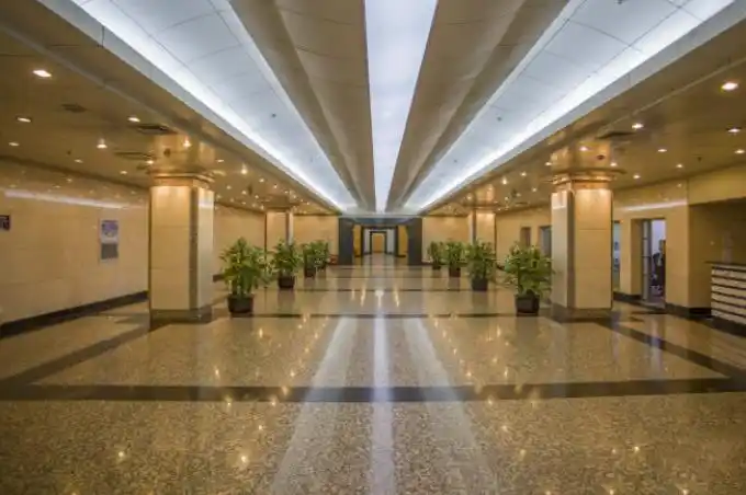 北京展览馆,西接首都体育馆,紫竹院公园,与五星级的新世纪饭