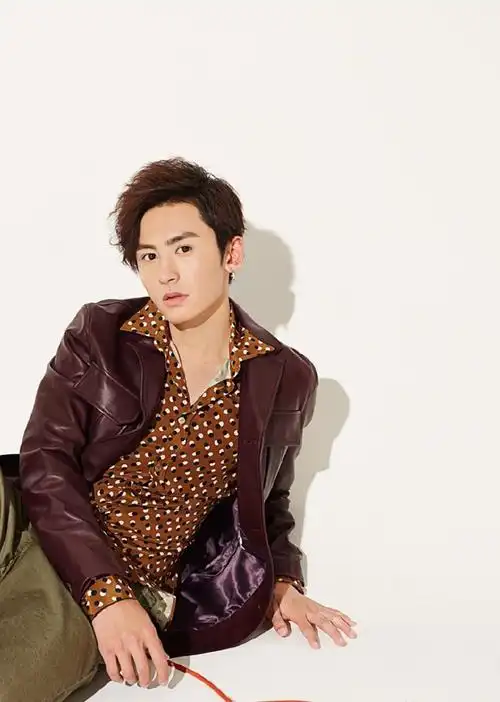 实力小生张哲瀚酷帅潮流写真高清图片710